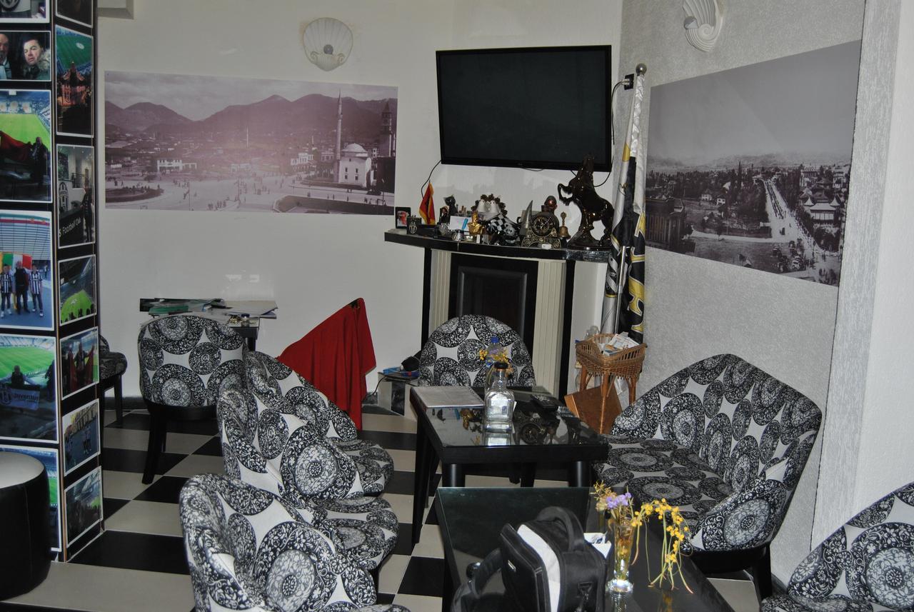 Hotel Republika Tirana Extérieur photo