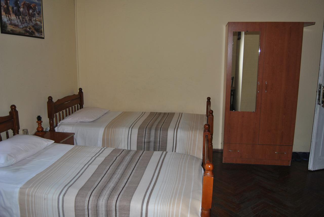 Hotel Republika Tirana Extérieur photo