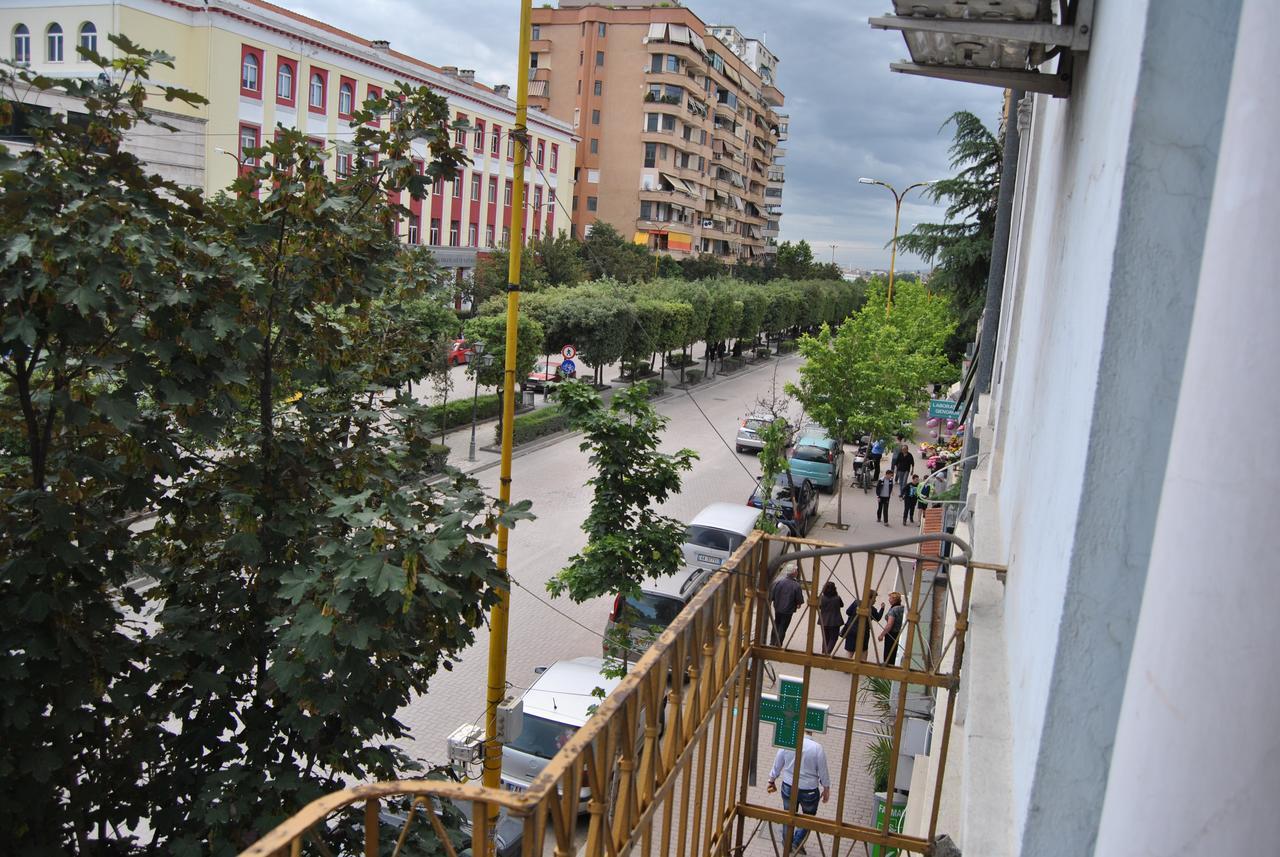 Hotel Republika Tirana Extérieur photo