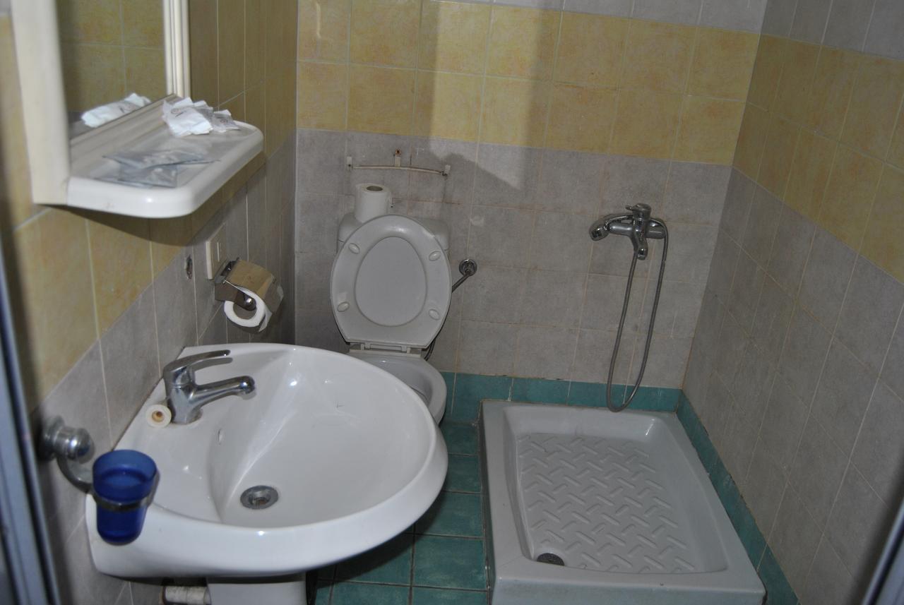 Hotel Republika Tirana Extérieur photo