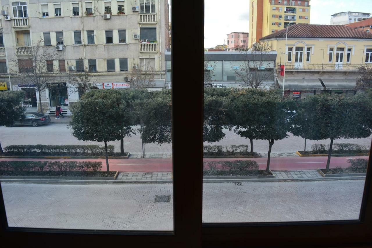 Hotel Republika Tirana Extérieur photo
