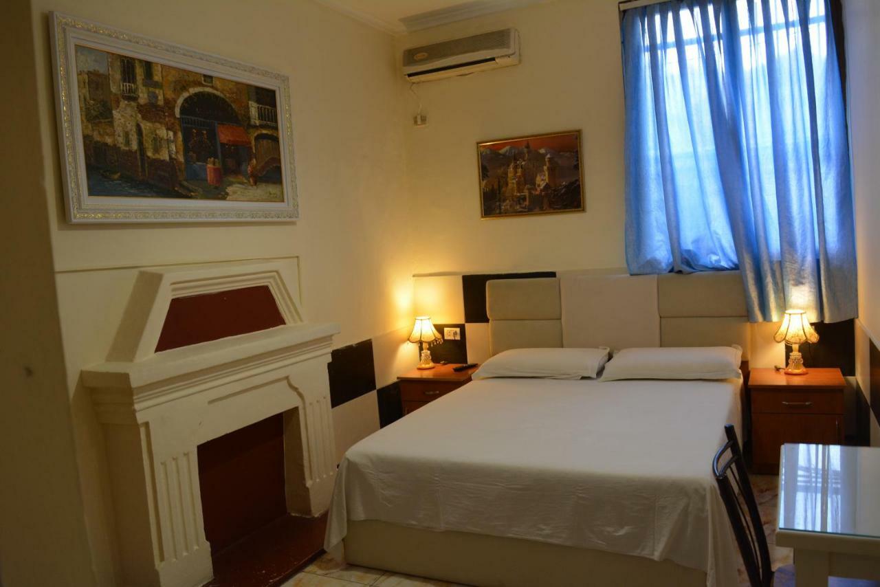 Hotel Republika Tirana Extérieur photo