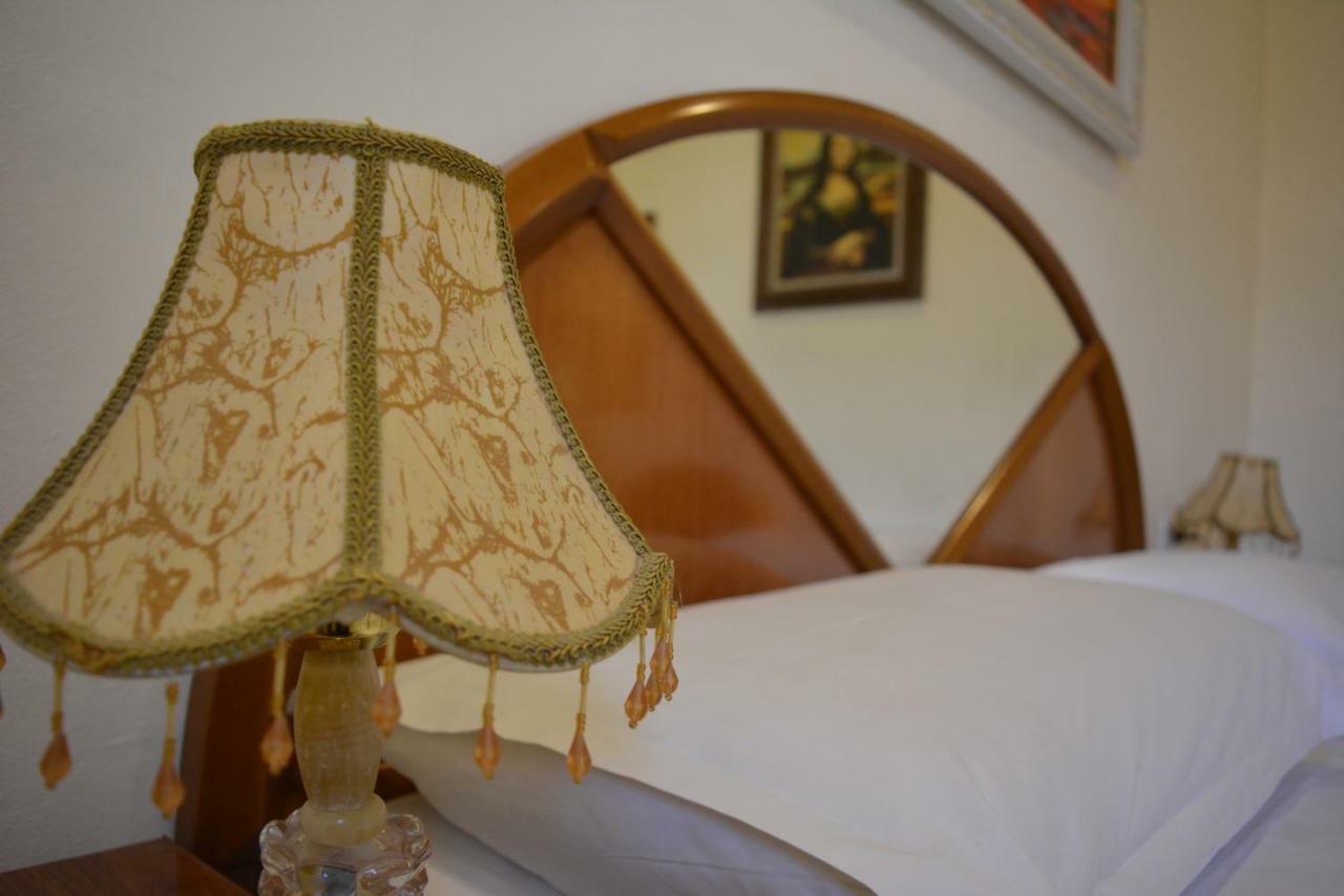 Hotel Republika Tirana Extérieur photo