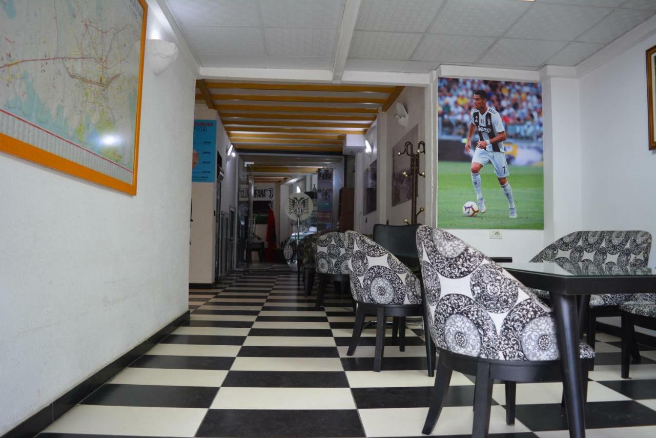 Hotel Republika Tirana Extérieur photo