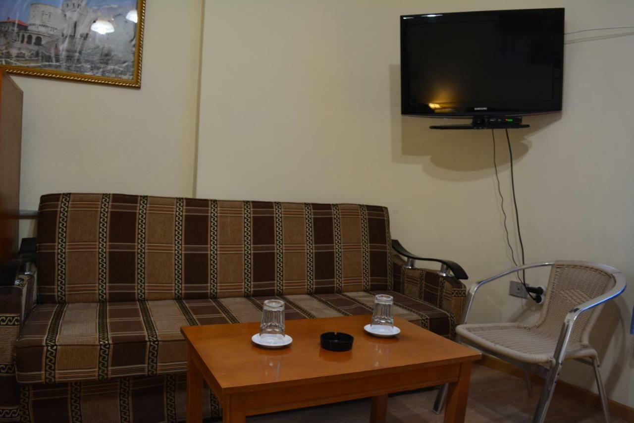 Hotel Republika Tirana Extérieur photo