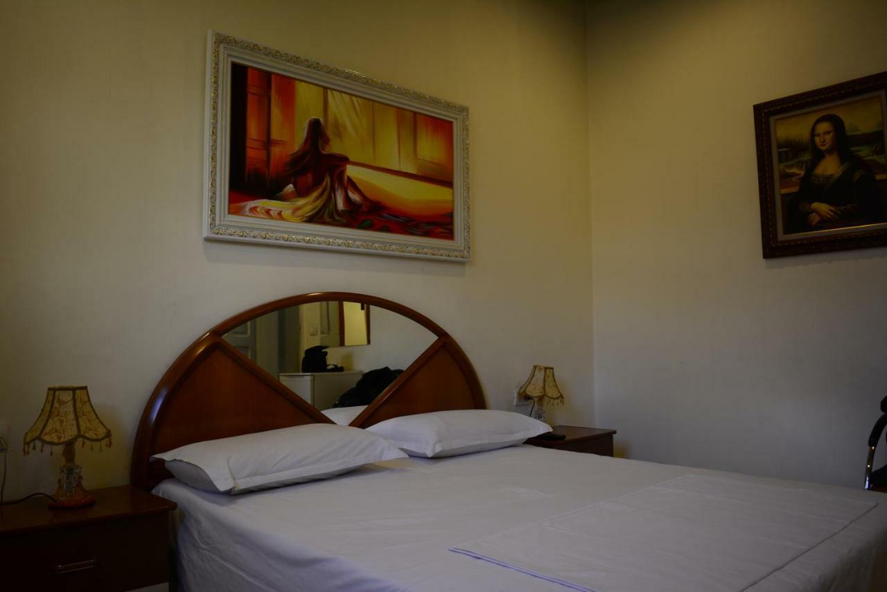 Hotel Republika Tirana Extérieur photo