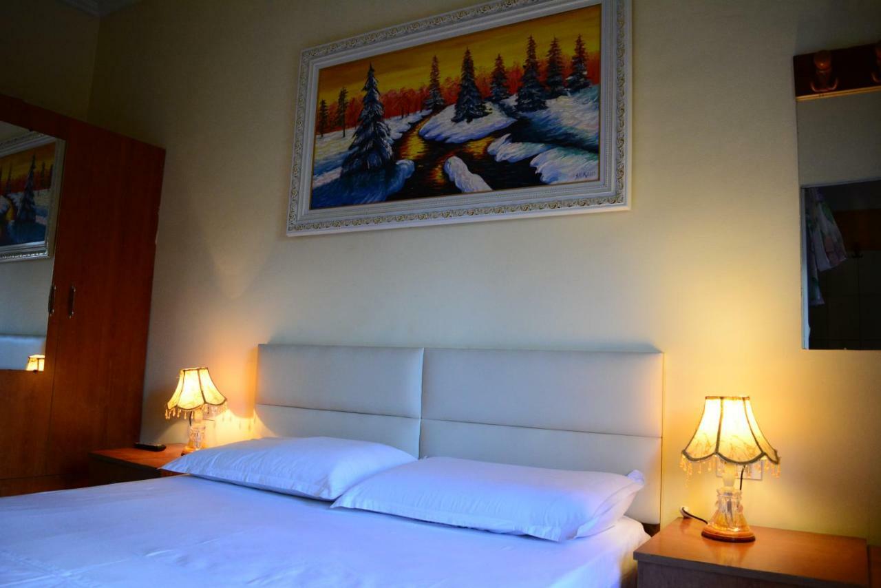 Hotel Republika Tirana Extérieur photo