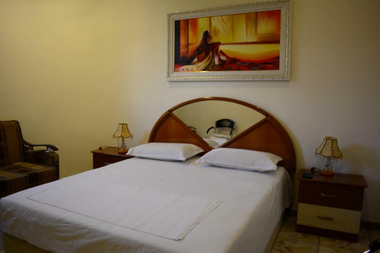 Hotel Republika Tirana Extérieur photo